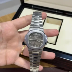 Patek Philippe Nautilus 5811/1G - Genève