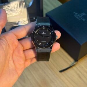 Hublot Classic- Preto/Couro